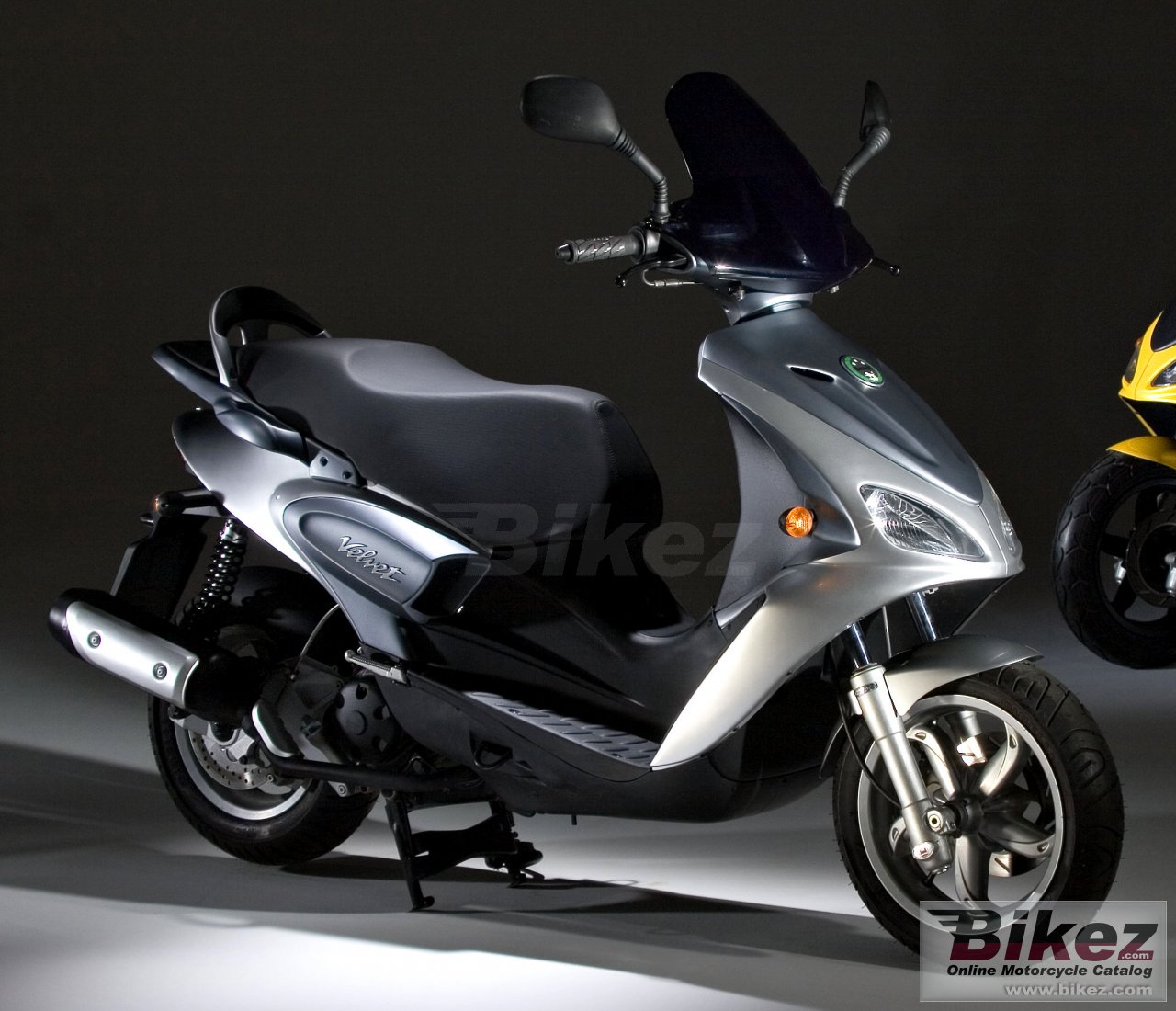 Big Benelli velvet 150 picture and wallpaper from Bikez.com